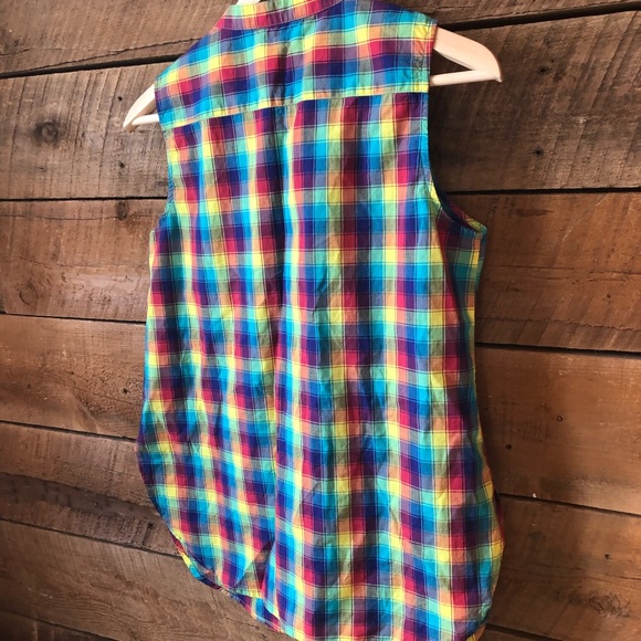 UNIQLO | Sleeveless Rainbow Plaid Button-down Top - Picture 9 of 13